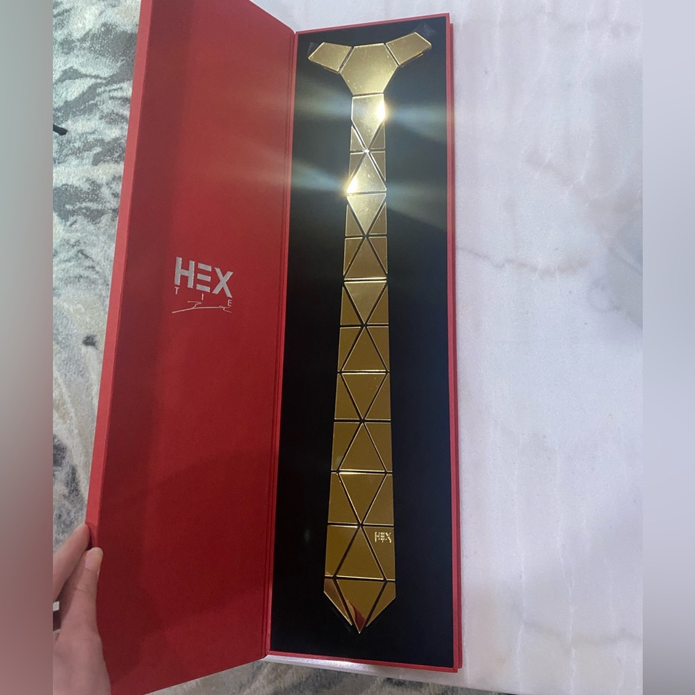 Hex tie